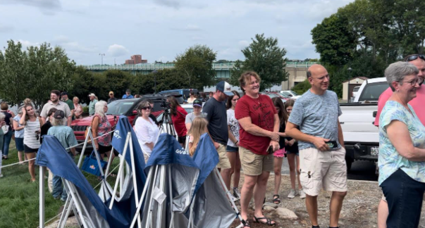 Bob and Sheri Fans lined up to meet the crew in Maine